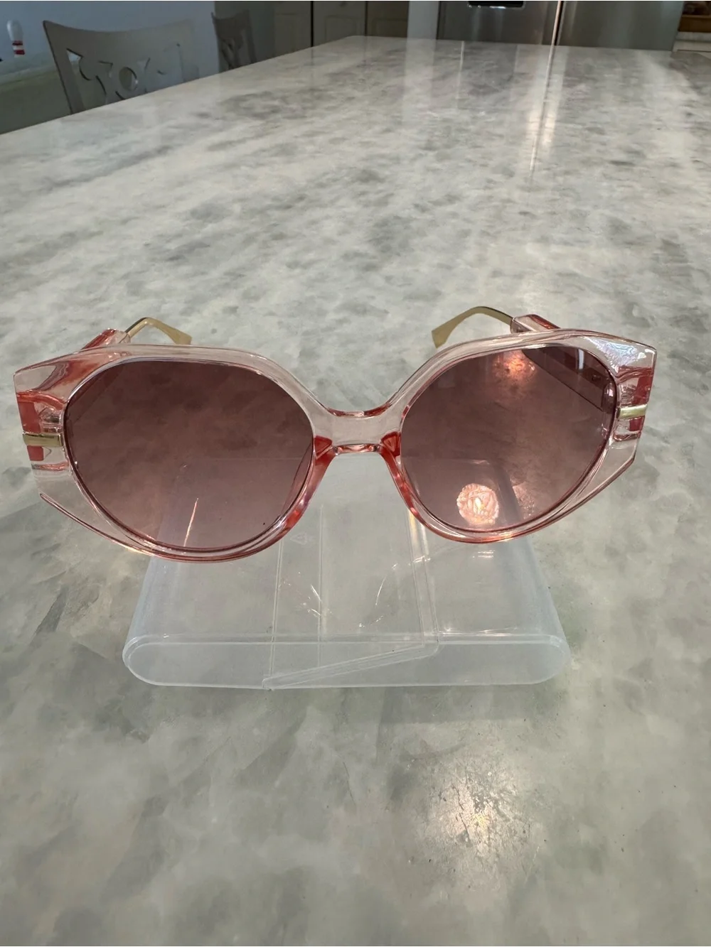 Diff Eyewear Bella Tortoiseshell Sunglasses w/ bonus cute pink round sunnies